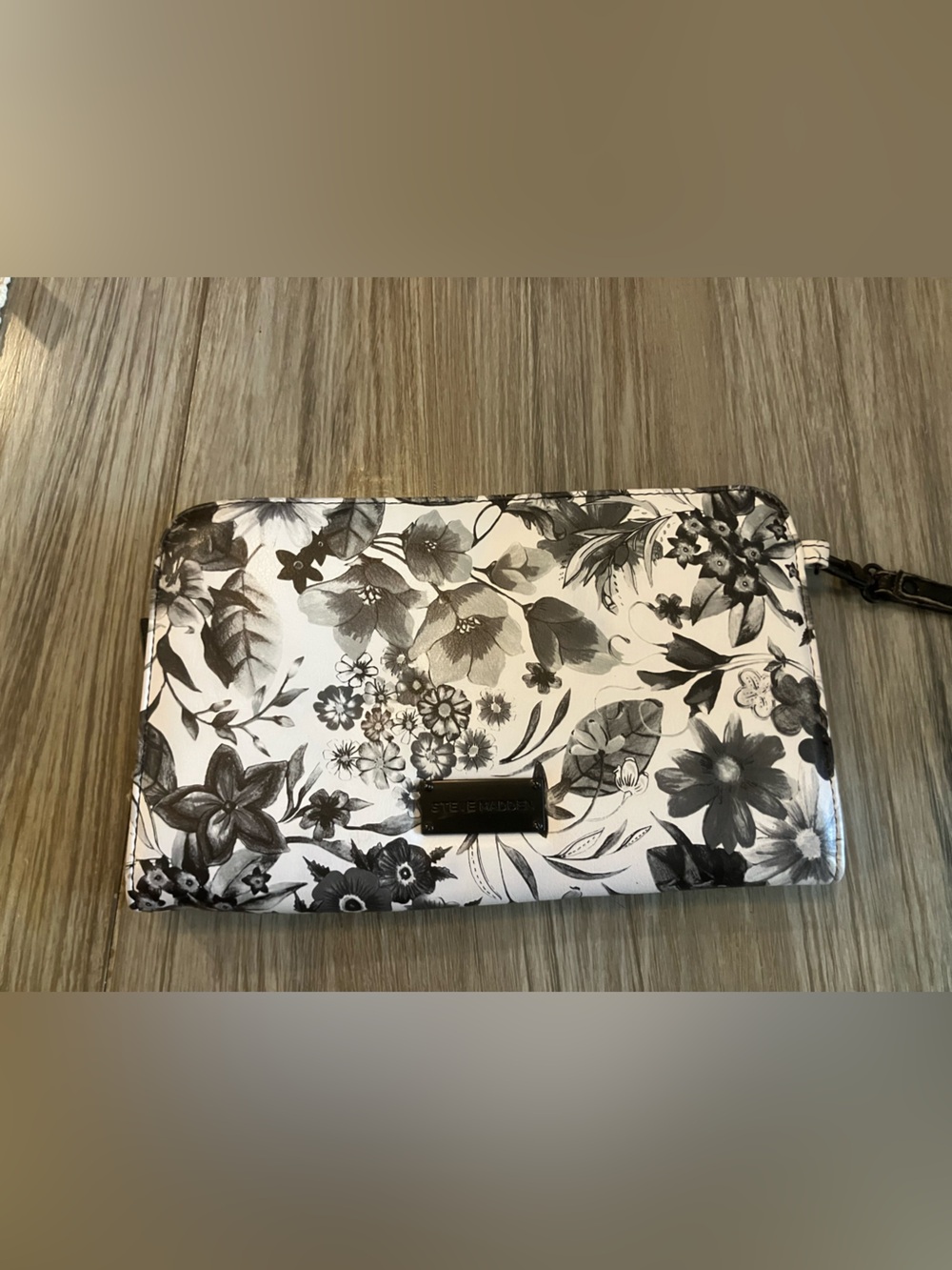 Steve madden clutch/wristlet